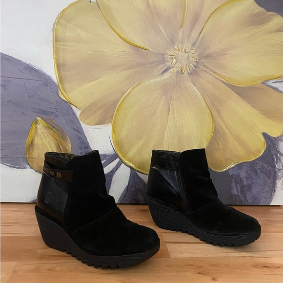 FLY London Ankle ColorBlock Yavo Boots. Black EU 38W ( 7- 7.5 W). - Picture 9 of 13